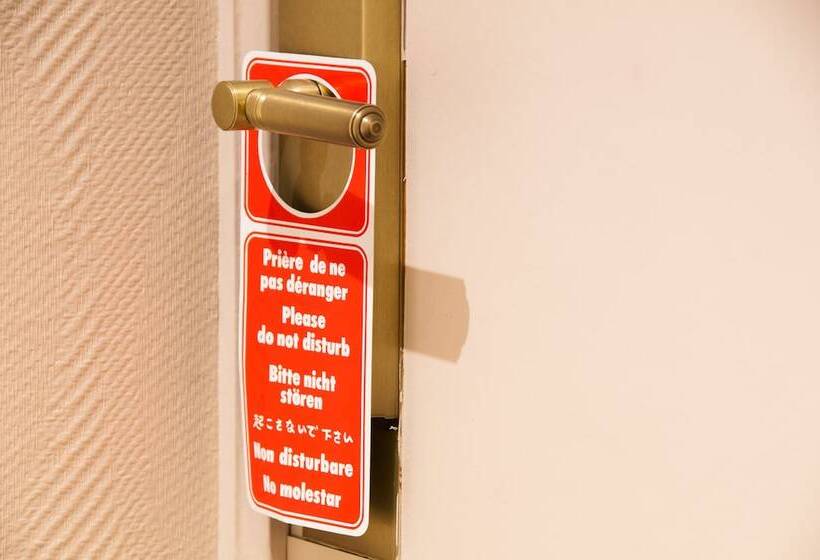 اتاق استاندارد سه نفره, Eden Montmartre