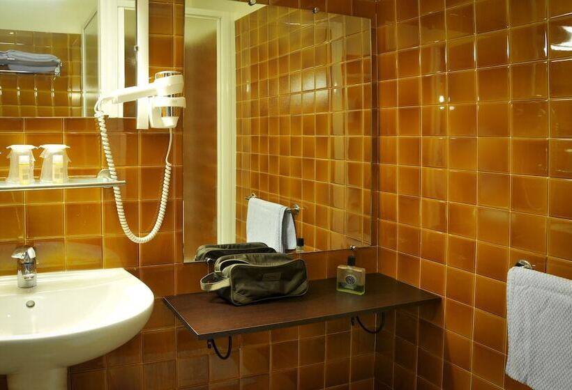 اتاق اکونومی, Eden Montmartre