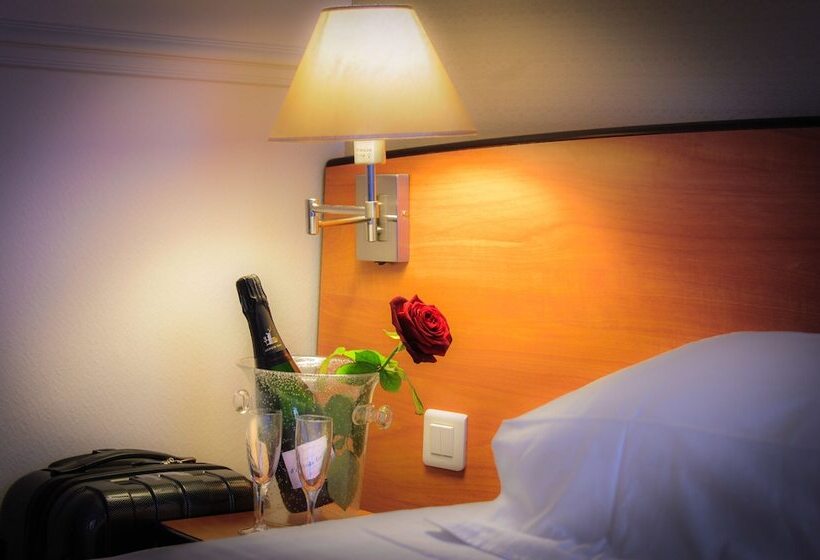 اتاق اکونومی, Eden Montmartre