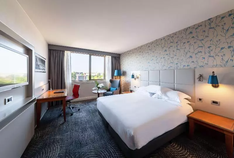キングサイズベッドのエクゼクティブルーム, Hilton Strasbourg