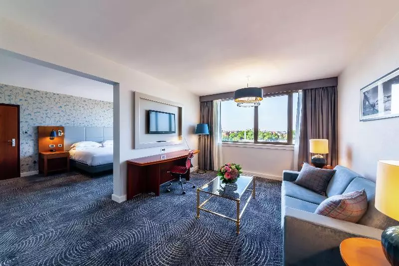 キングサイズベッドのジュニアスイート, Hilton Strasbourg