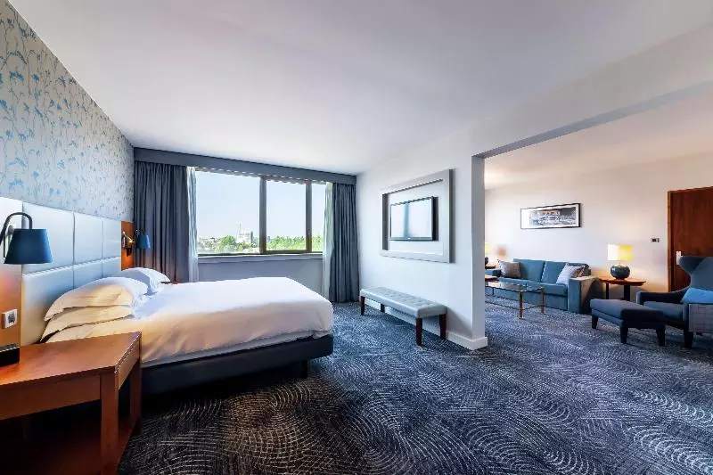 キングサイズベッドのジュニアスイート, Hilton Strasbourg