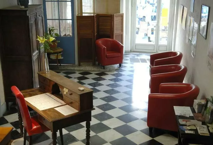 Chambre Standard Communicante, Du Cours