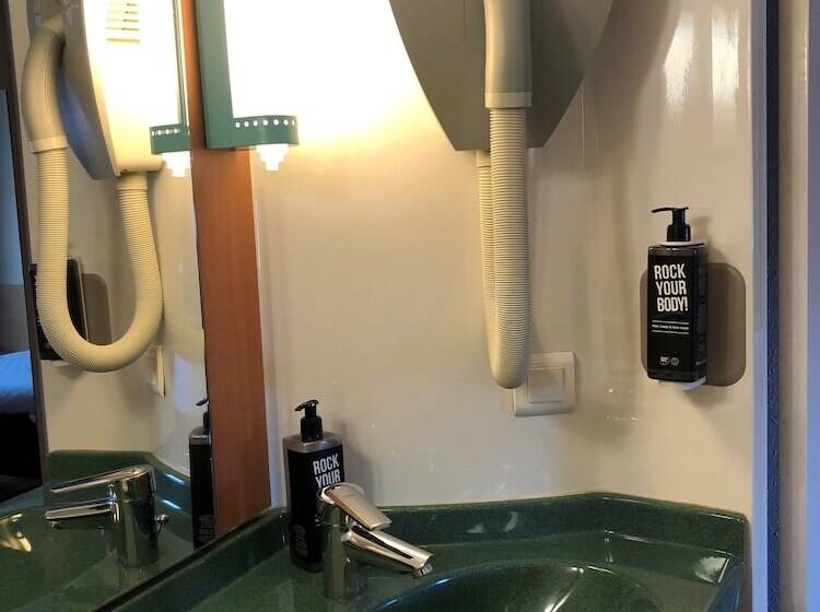 Номер Стандарт, Ibis Laon