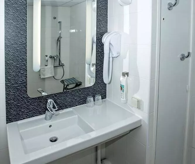 ダブルベッドスタンダードルーム, Ibis Nîmes Ouest   A9