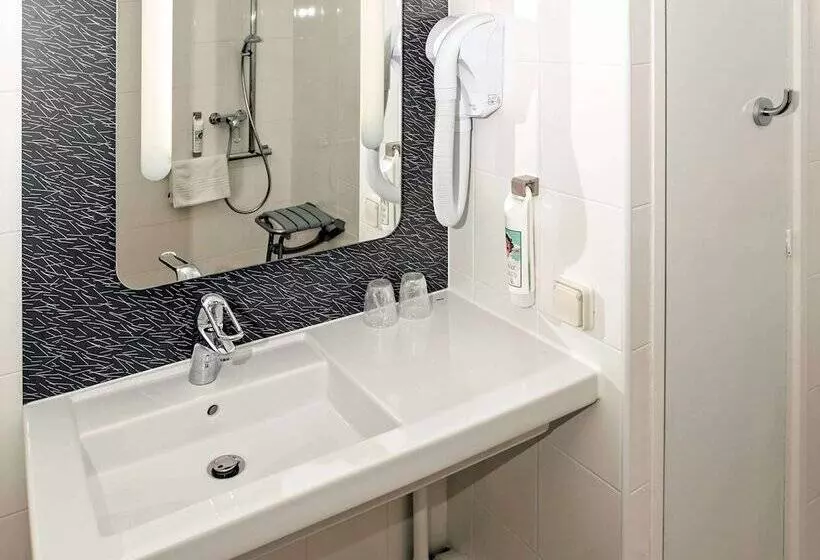 ダブルベッドスタンダードルーム, Ibis Nîmes Ouest   A9