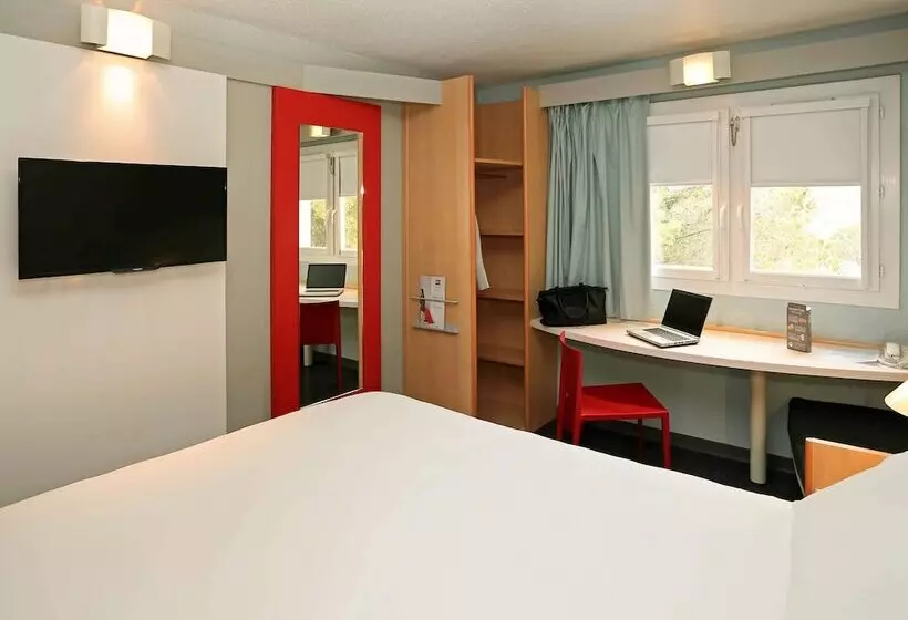 ダブルベッドスタンダードルーム, Ibis Nîmes Ouest   A9