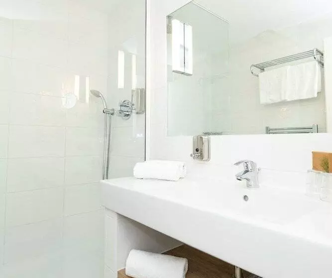コンフォートルーム, La Clairière Bio & Spa
