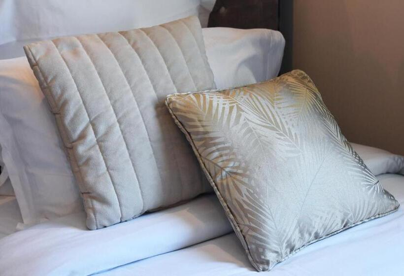 古典房间, Hôtel Le Boeuf Couronné Chartres   Logis Hotels