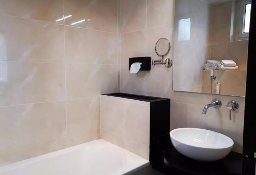 اتاق سوپریور, Hôtel Le Boeuf Couronné Chartres   Logis Hotels