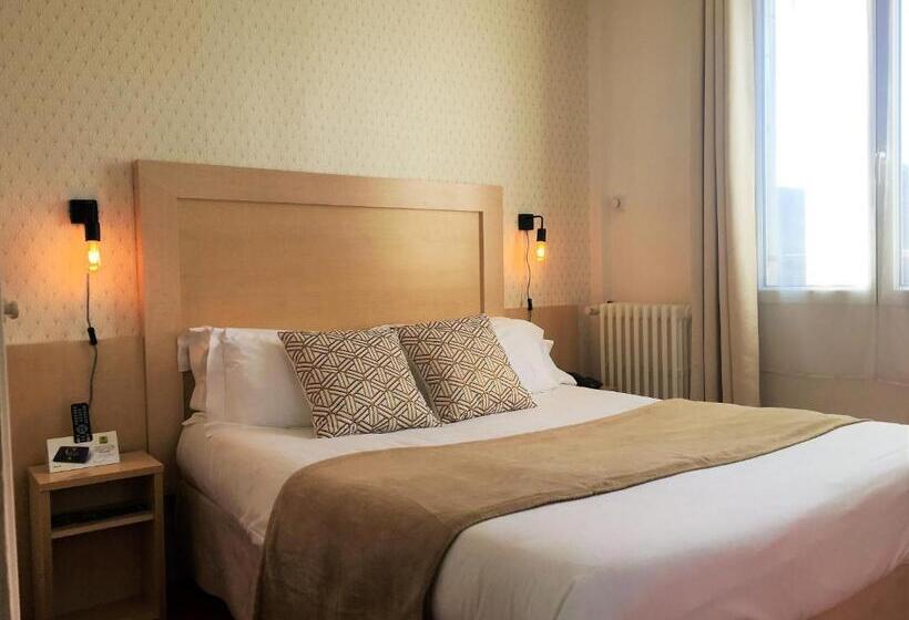 클래식 룸, Hôtel Le Boeuf Couronné Chartres   Logis Hotels