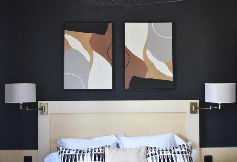 Comfort room with view, Hôtel Le Boeuf Couronné Chartres   Logis Hotels