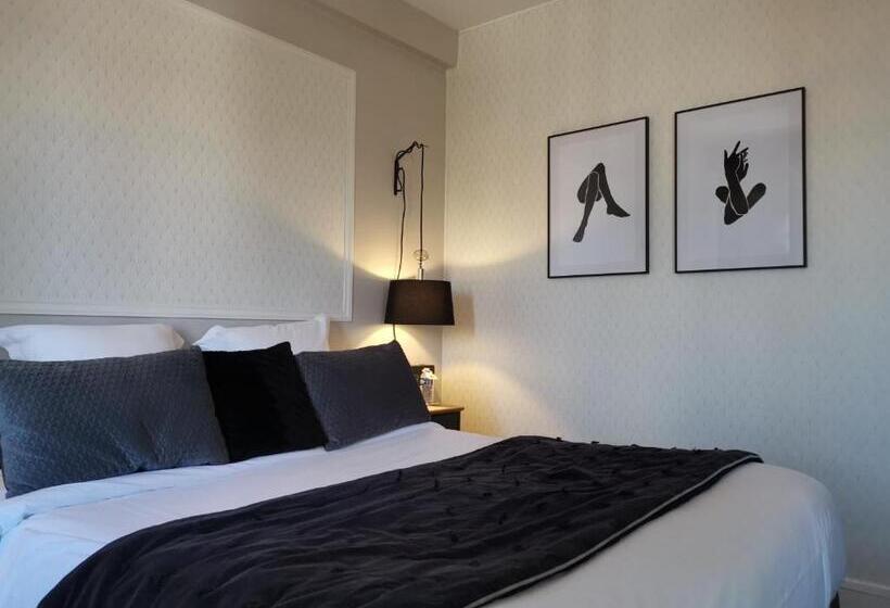 Comfort room with view, Hôtel Le Boeuf Couronné Chartres   Logis Hotels