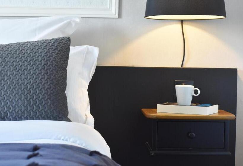 Comfort room with view, Hôtel Le Boeuf Couronné Chartres   Logis Hotels