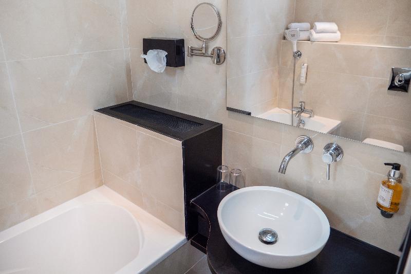 Номер Superior, Hôtel Le Boeuf Couronné Chartres   Logis Hotels
