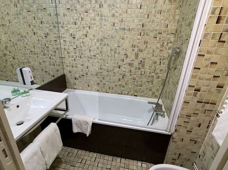 غرفة قياسية ثلاثية, Napoleon