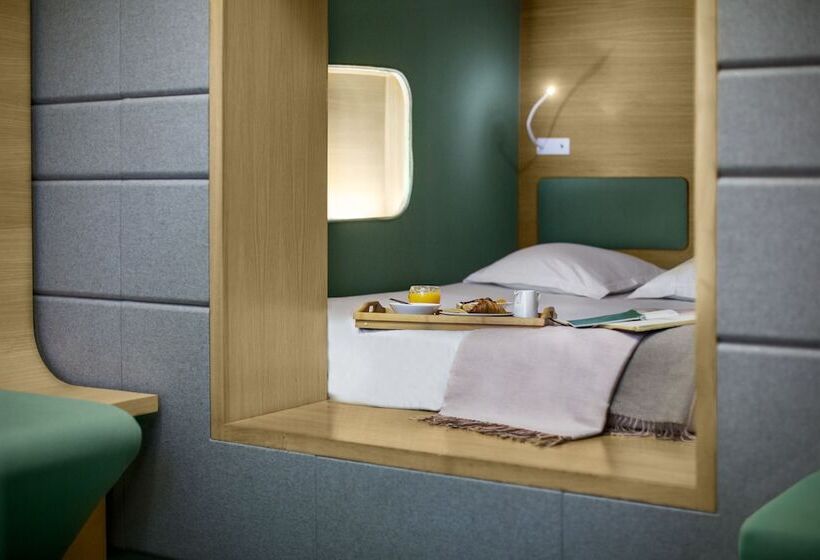 اتاق لوکس, Hôtel Odyssey