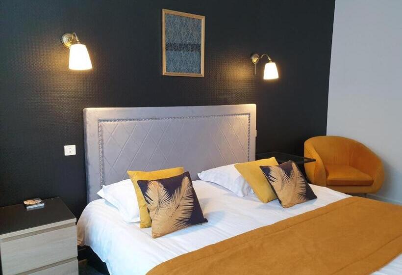 מיטת קינג בסוויטה, Hôtel Le Rohan Charme Et Caractère