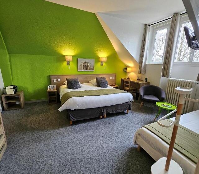 חדר אקזקיוטיב לשלושה, Hôtel Le Rohan Charme Et Caractère