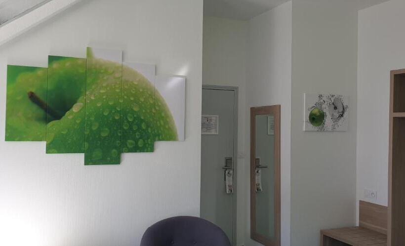 חדר אקזקיוטיב לשלושה, Hôtel Le Rohan Charme Et Caractère