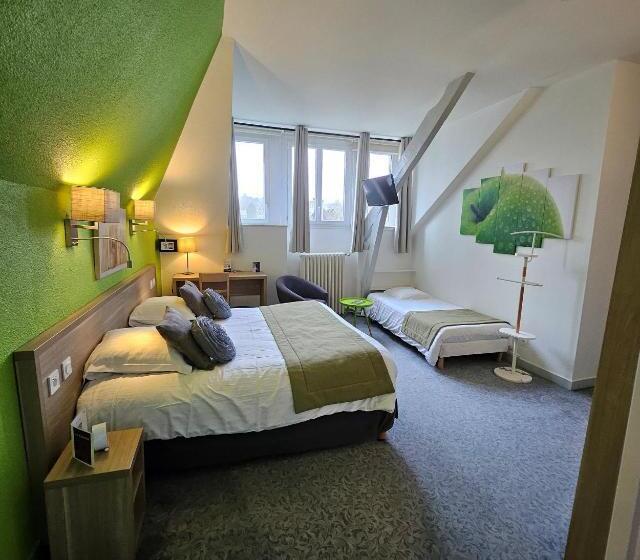 חדר אקזקיוטיב לשלושה, Hôtel Le Rohan Charme Et Caractère