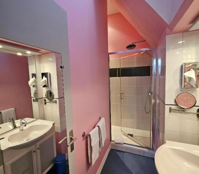 חדר אקזקיוטיב לשלושה, Hôtel Le Rohan Charme Et Caractère