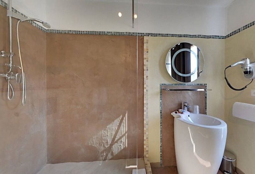 四人标准间, Hôtel Le Belvédère