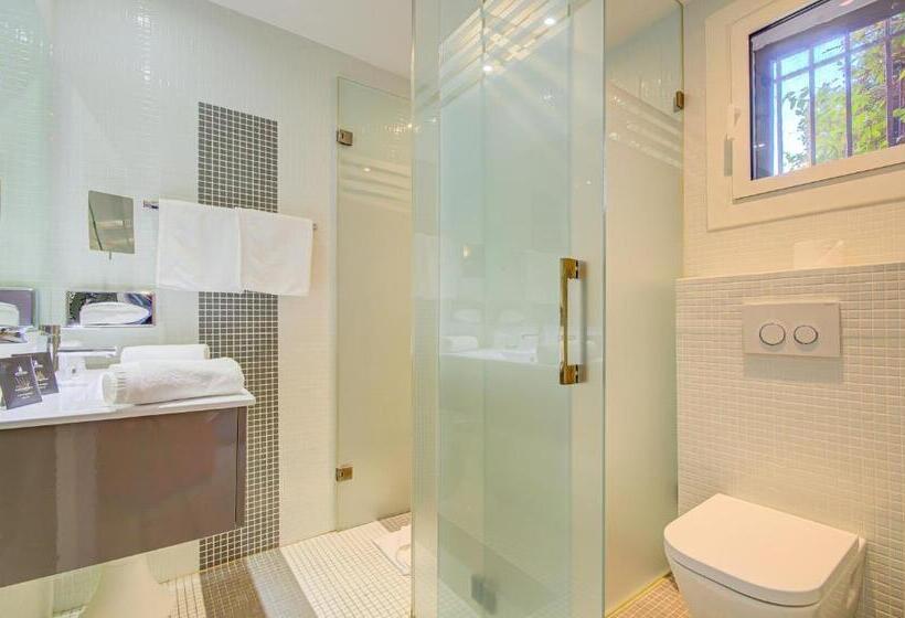 Четырехместный Номер Стандарт, Le Madeloc Hôtel & Spa