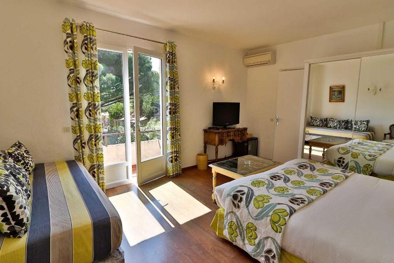 غرفة ديلوكس ثلاثية, Le Mas Bellevue