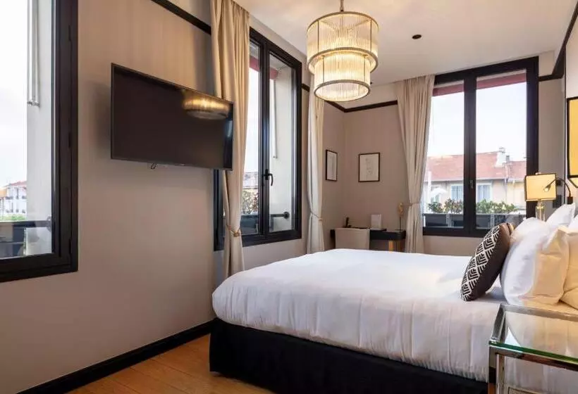 اتاق سوپریور با چشم‌انداز دریا, Hôtel Restaurant Le Touring   Teritoria