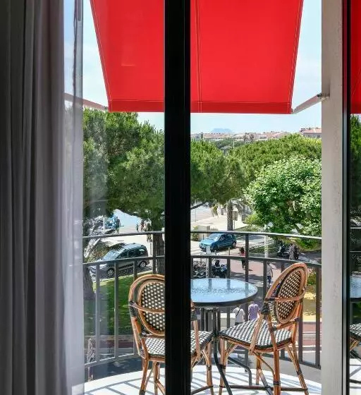 اتاق سوپریور با چشم‌انداز دریا, Hôtel Restaurant Le Touring   Teritoria