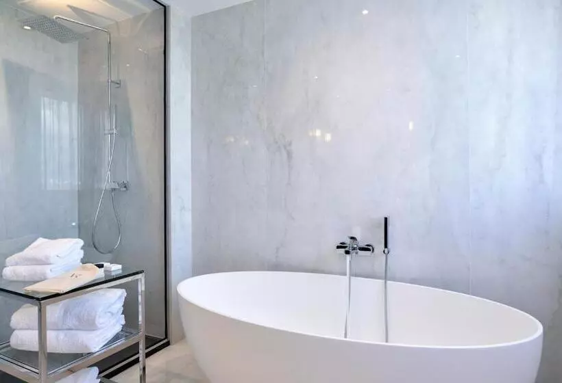 اتاق لوکس با چشم‌انداز دریا, Hôtel Restaurant Le Touring   Teritoria
