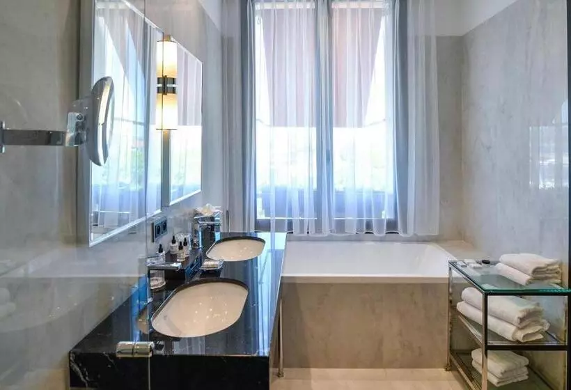 اتاق لوکس با چشم‌انداز دریا, Hôtel Restaurant Le Touring   Teritoria