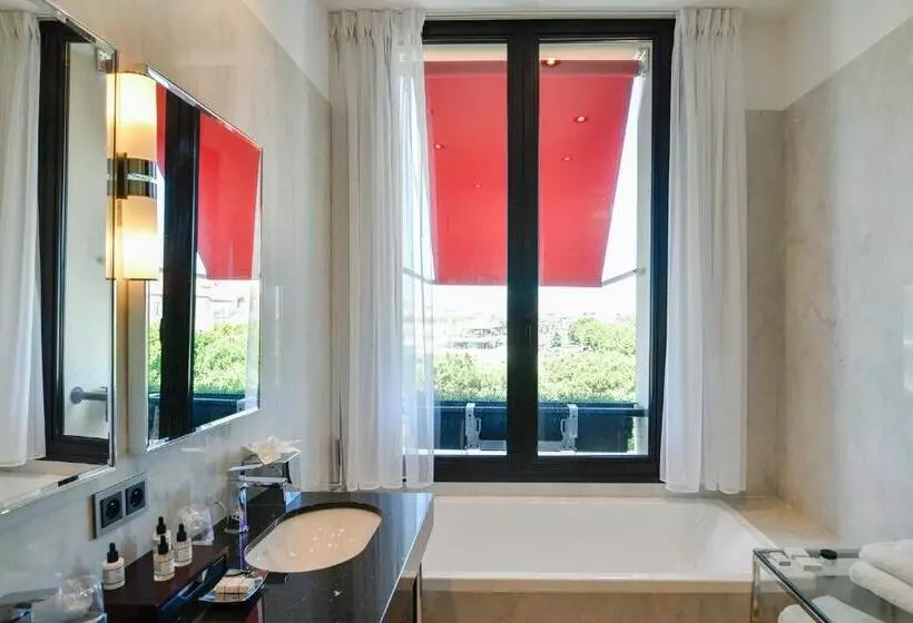اتاق لوکس با چشم‌انداز دریا, Hôtel Restaurant Le Touring   Teritoria