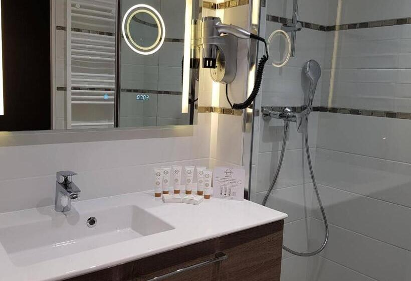 Номер Superior, Le Trophée By M Hôtel Spa