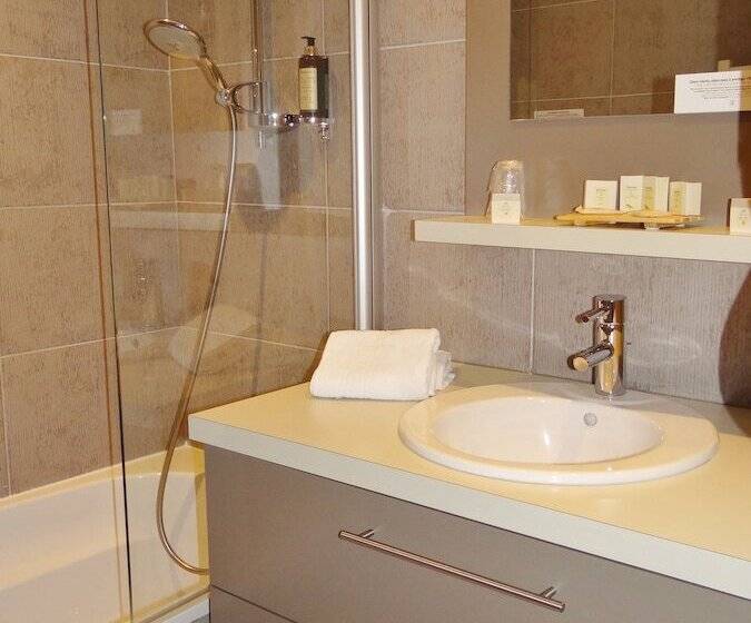 Номер Клуб, Le Trophée By M Hôtel Spa