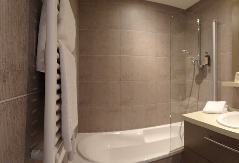 Номер Клуб, Le Trophée By M Hôtel Spa