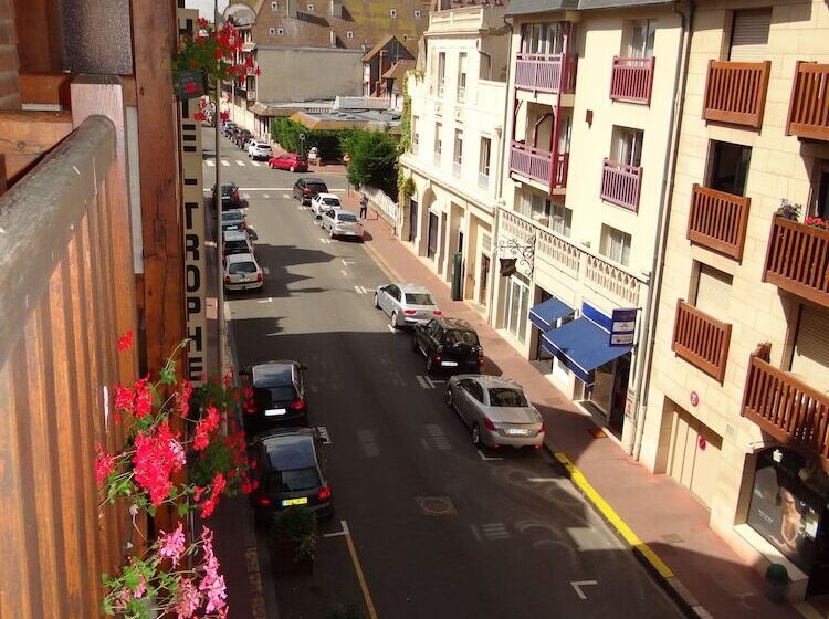 Номер Superior, Le Trophée By M Hôtel Spa