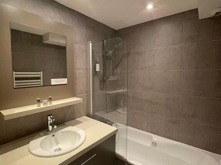 Номер Клуб, Le Trophée By M Hôtel Spa