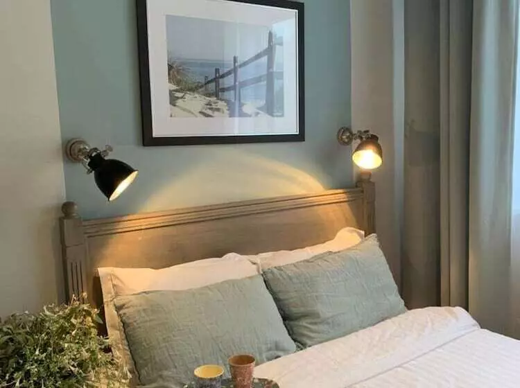 اتاق اکونومی, Les Embruns