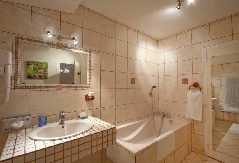 غرفة قياسية ثلاثية, Logis Arts Et Terroirs