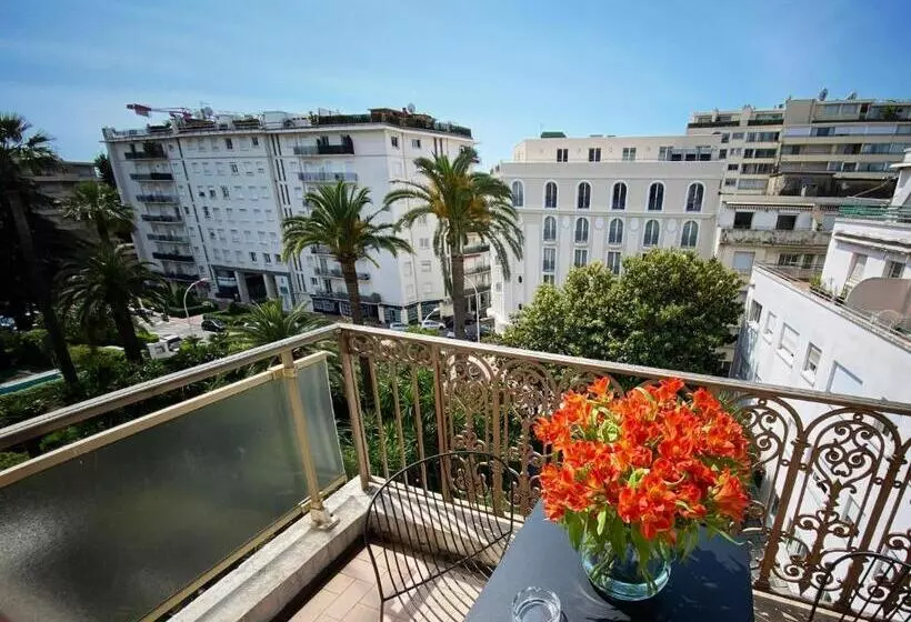Classic room with balcony, Moliere