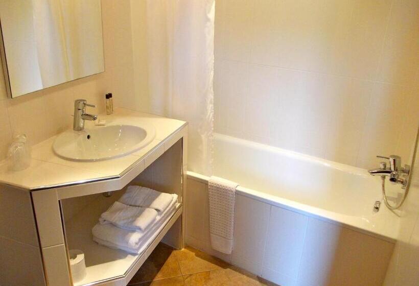 اتاق سوپریور با بالکن, Moliere