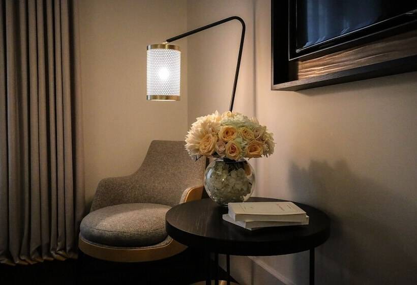 デラックスルーム, Montalembert