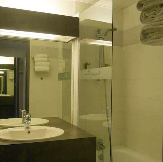 غرفة قياسية, L Hotan