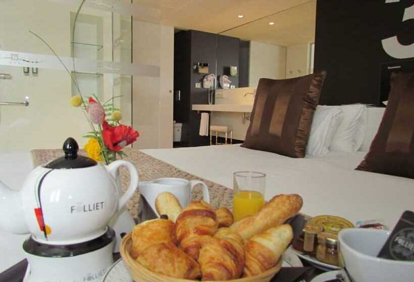 جناح جونيور, L Hotan