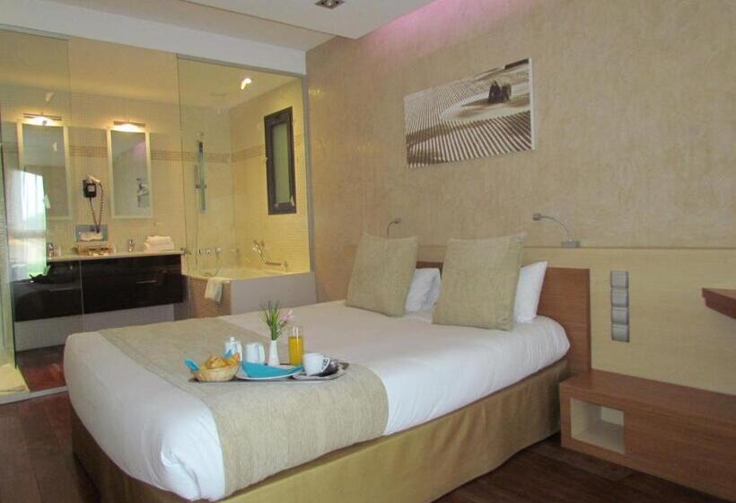 جناح جونيور, L Hotan