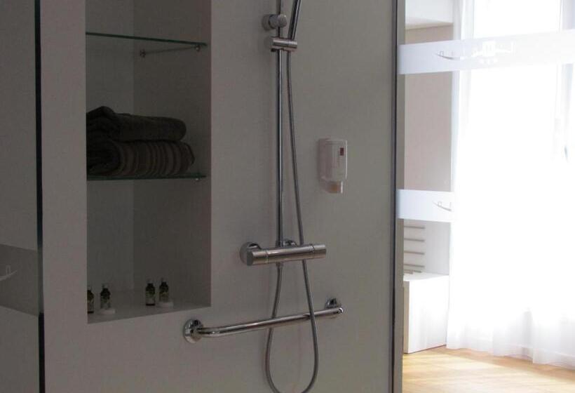 جناح جونيور, L Hotan