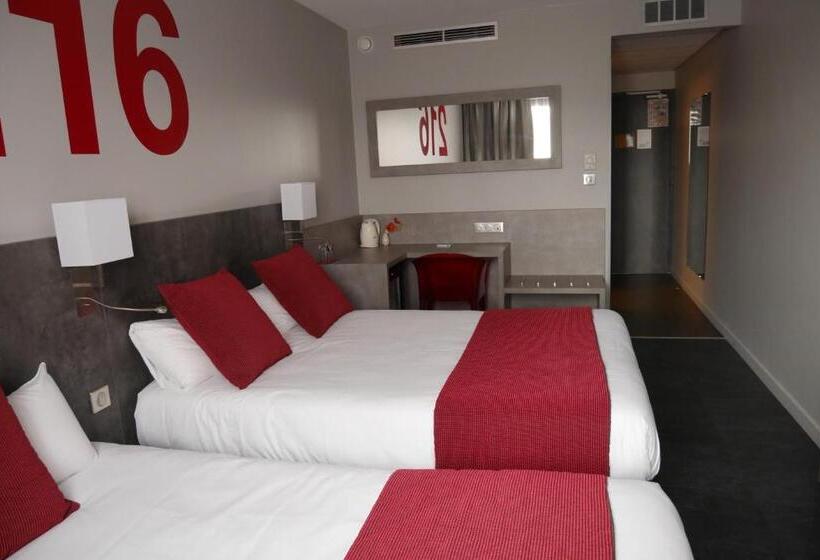 غرفة قياسية ثلاثية, L Hotan