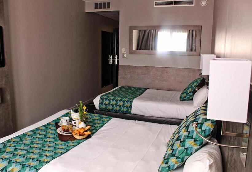 غرفة قياسية ثلاثية, L Hotan